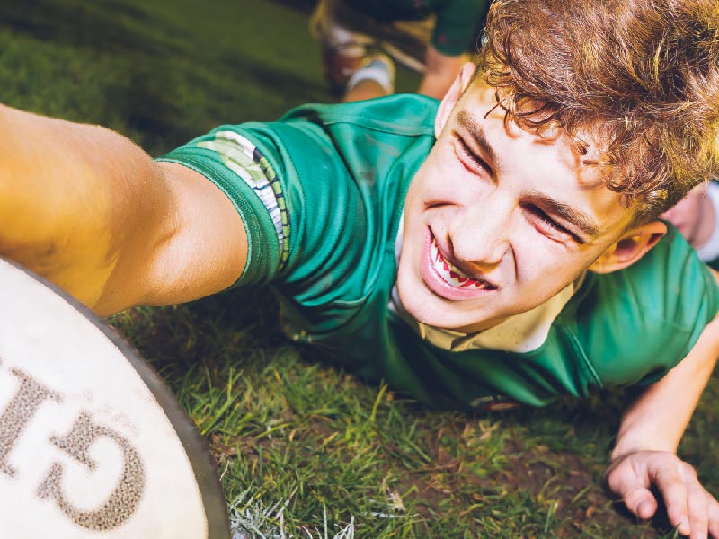 SAFEJAWZ Pink Fangz rugby gum shield